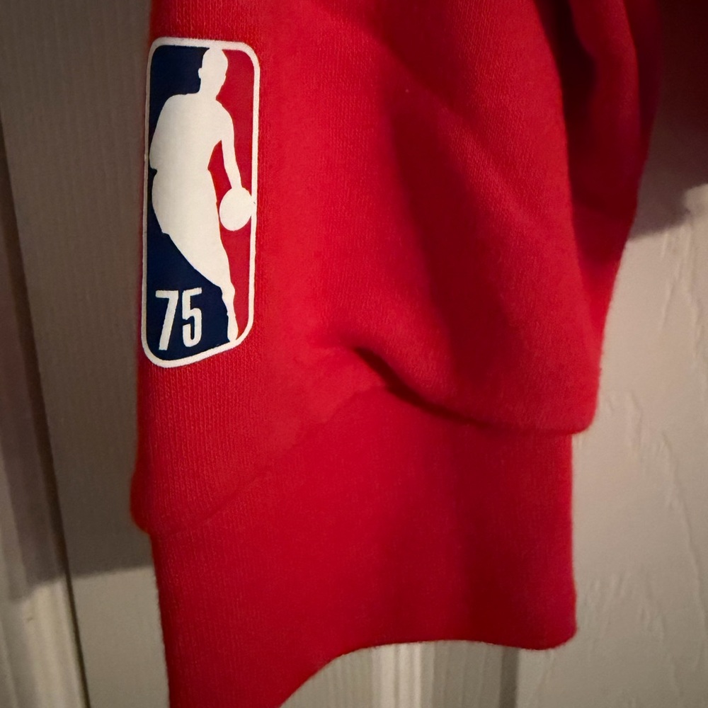 Women’s Nike Chicago Bulls Red Pullover Hoodie - Picture 11 of 12